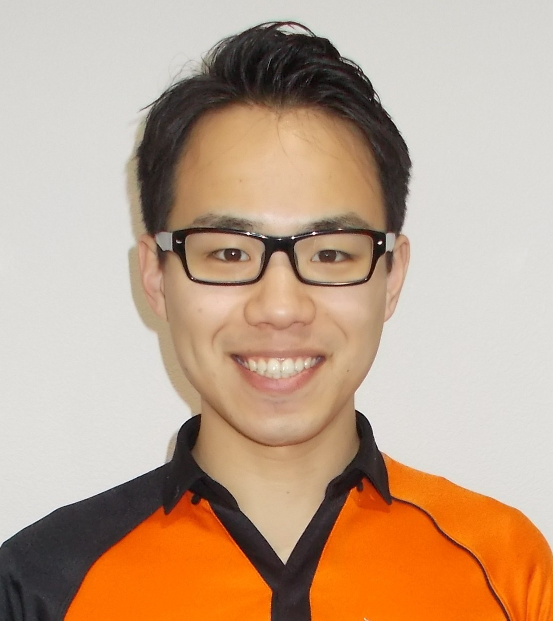 トレーナー百 峻平